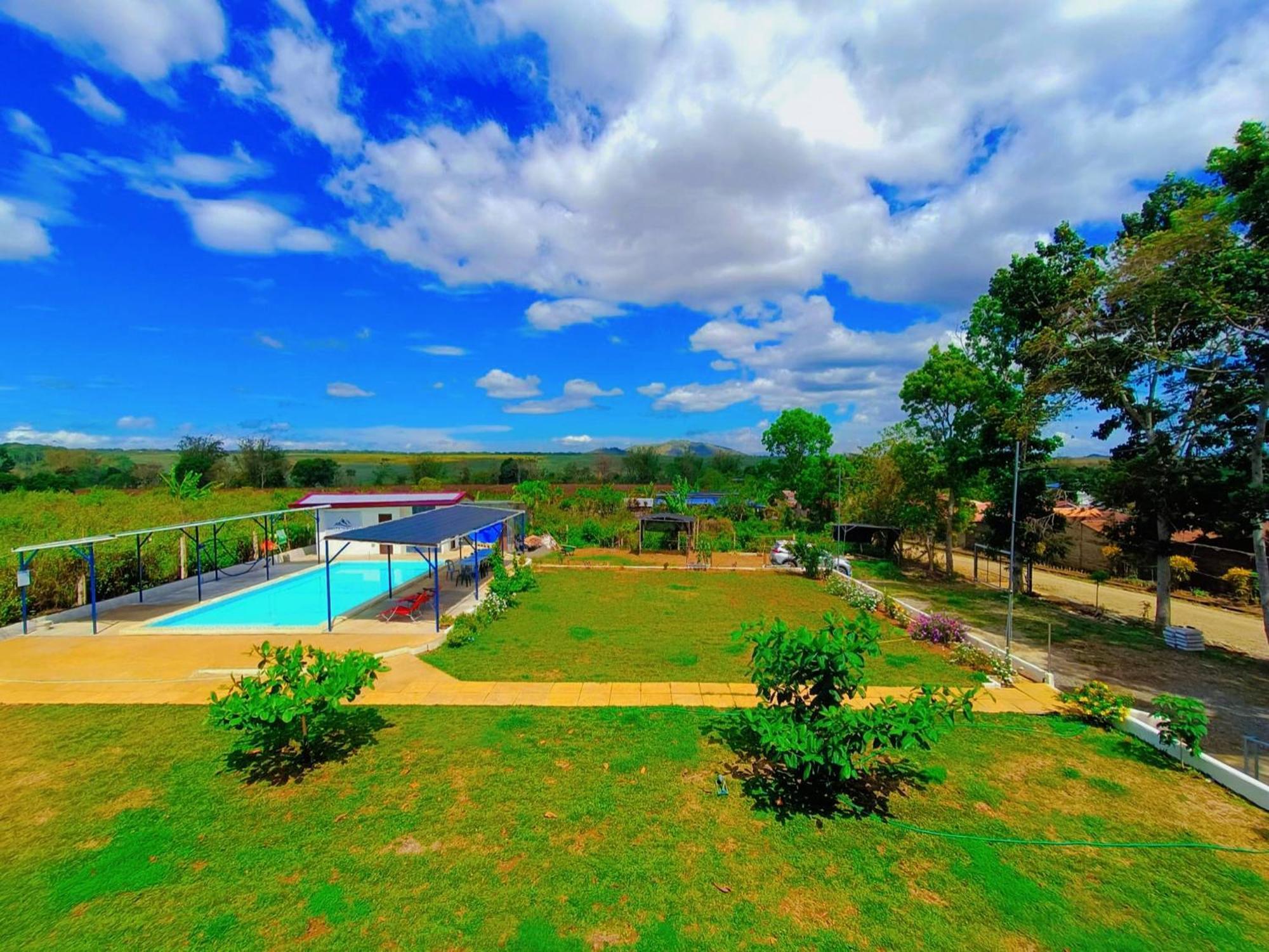 Concetta Tourist Inn Manolo Fortich Esterno foto